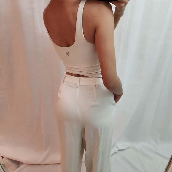 Aritzia Cream Sports Bra - Picture 3 of 7